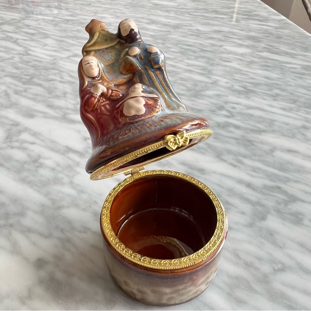 Nativity Scene Ceramic Trinket Box 5” - Picture 2 of 5